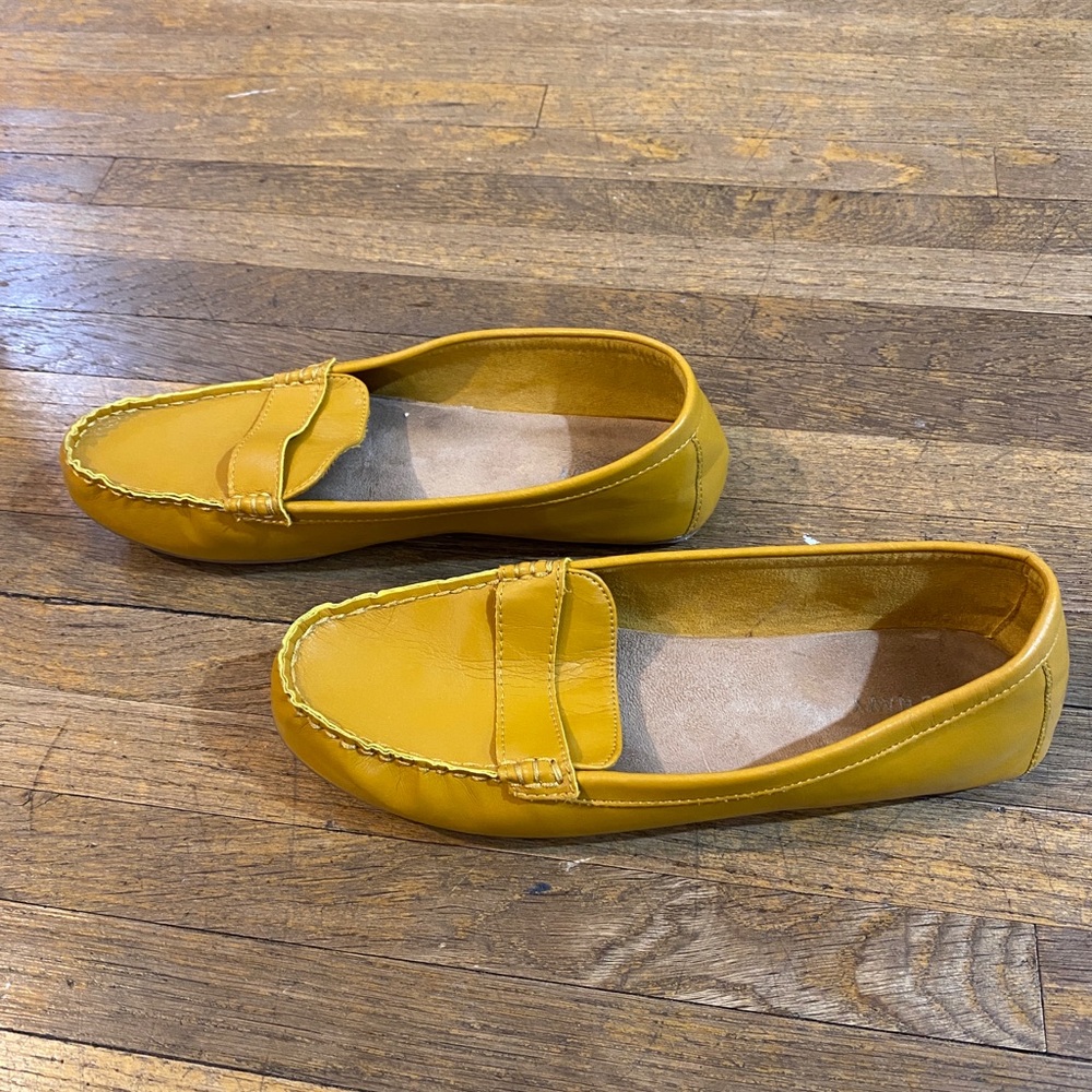 Old Navy mustard flats size 9